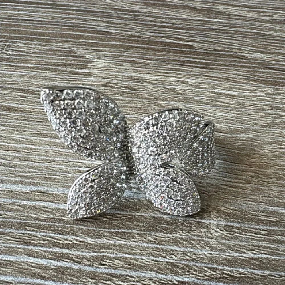 Flower statement ring A565 - Picture 2 of 4
